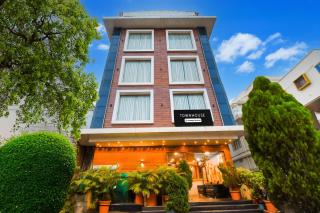 Super Townhouse Near Marine Drive - 0