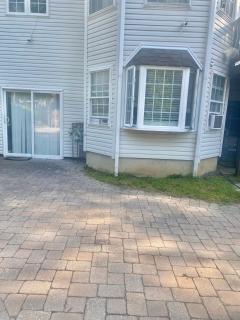 Beautiful 1 bedroom walking apt - - 7
