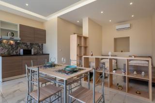 GuestHost - Isole Ciclopi View - Lovely Apartment - 0