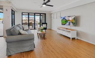 Walking distance to casino and great restaurants and bars - Gold Coast - 2