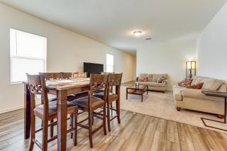 Near Lackland AFB Home with Yard and Pool Access - 6