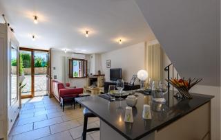 Gorgeous Home In Terre Roveresche - 7