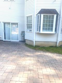 Beautiful 1 bedroom walking apt - - 9