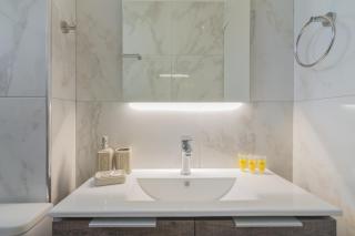 Stylish 2 Bdrm Apartment In Neos Kosmos - 6