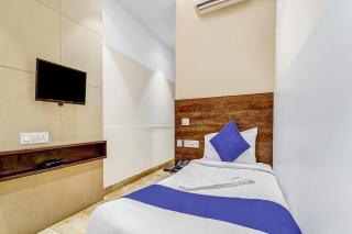 Hotel Karpagam Lodging House Nr Railway Station & Gandhipuram bus stand - 4