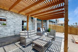 Water House Getaway - 9