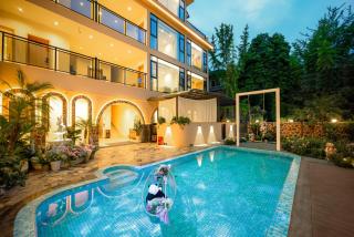 Panda's Home Private Hot Spring Cinema Hotel - Taiping - 0