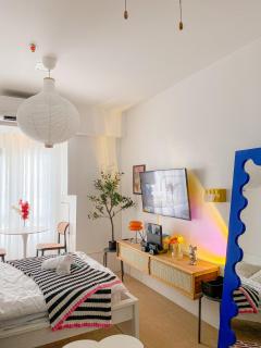 Cozy Room with Free Pool Access & PS4 Located at QC - Luxx Haven - 0