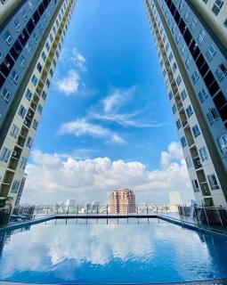 Cozy Room with Free Pool Access & PS4 Located at QC - Luxx Haven - Manila - 8