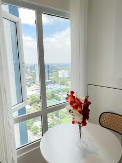 Cozy Room with Free Pool Access & PS4 Located at QC - Luxx Haven - Manila - 6
