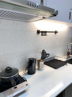 Cozy Room with Free Pool Access & PS4 Located at QC - Luxx Haven - 5