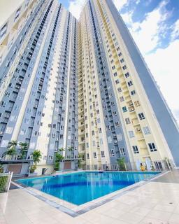 Cozy Room with Free Pool Access & PS4 Located at QC - Luxx Haven - 4