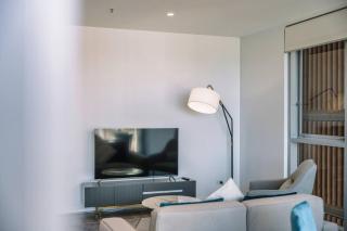 Tranquil 2 Bedroom Stay Between Art and Sky - Brisbane - 5