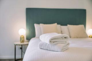 Tranquil 2 Bedroom Stay Between Art and Sky - Brisbane - 8