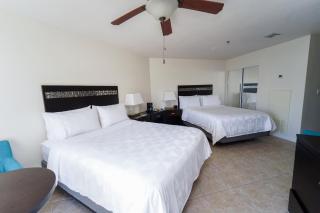 Holiday Inn Resort Grand Cayman by IHG - George Town - 3