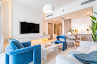 Incredibly Elegant 1BDR with full Marina Views - 5