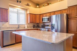 Mountain View Beauty with Pool - Tucson - 7