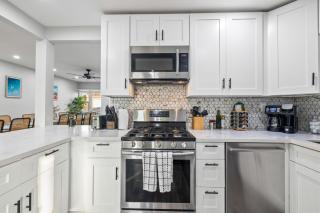 Bay Park Bliss Ocean Views Pickleball and Jacuzzi - 6