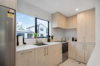 Trentham Stylish 2-BR Retreat - 9