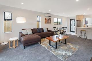 Trentham Stylish 2-BR Retreat - 3