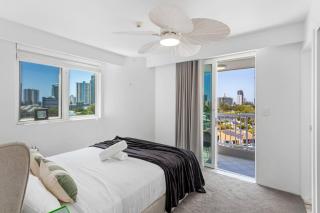 Contemporary 2Bed 2BA, Parking, Pool, BBQ, Balcony - Gold Coast - 8