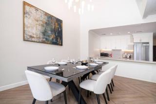 Prestige Jumeirah 4BR Villa with Rooftop and Private Garden - 4