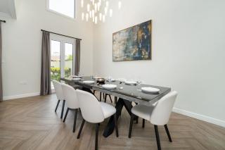 Prestige Jumeirah 4BR Villa with Rooftop and Private Garden - 5