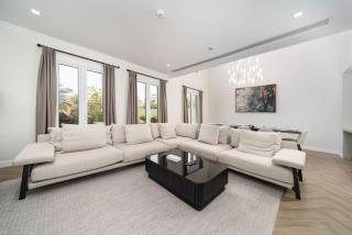 Prestige Jumeirah 4BR Villa with Rooftop and Private Garden - 6