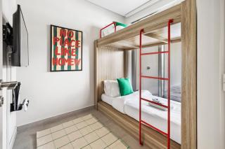 New 2.5 BR Villa With PS5 and Garden Near Dubai Mall - 1