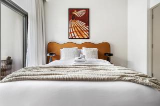 New 2.5 BR Villa With PS5 and Garden Near Dubai Mall - 2