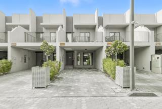 New 2.5 BR Villa With PS5 and Garden Near Dubai Mall - 6