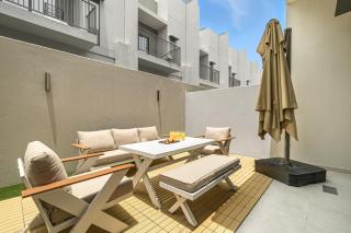 New 2.5 BR Villa With PS5 and Garden Near Dubai Mall - 5