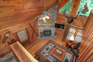 Tucked Inn Hot Tub Grill Fireplace MORE - Sevierville - 9