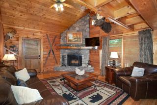 Tucked Inn Hot Tub Grill Fireplace MORE - Sevierville - 5