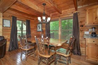 Tucked Inn Hot Tub Grill Fireplace MORE - Sevierville - 2