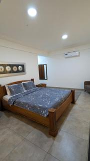 Spacious 3-Bedroom Stay Near Kotoka Airport - 7