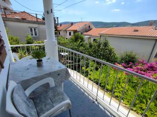 Guesthouse Porobic 3-Bed Room Terrace - Igalo - 6