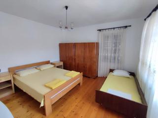 Guesthouse Porobic 3-Bed Room Terrace - 5