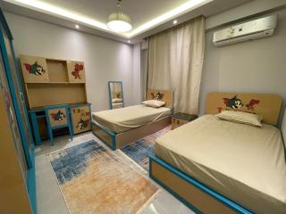 شقة فاخرة بالشيخ زايد و اطلالة كاملة من اعلى مكان بالمدينة - 1