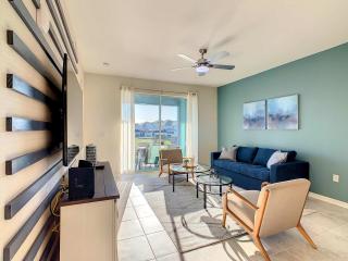 Relaxing Lakeview 2BR Condo with 2 Clubhouses - 1