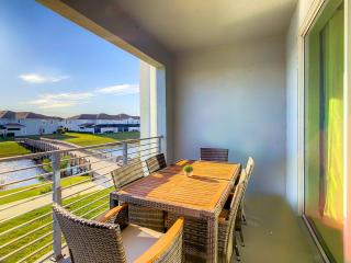 Relaxing Lakeview 2BR Condo with 2 Clubhouses - 4