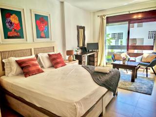 Stylish 2-Bed Duplex Townhouse, Full Kitchen, Access to Three Pools, Minutes from Puerto Banus, by "La Buena Vida Holiday Homes" - Marbella - 9
