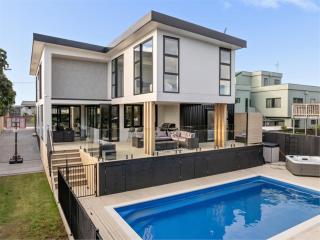 Large luxury home - 0