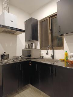 Brick Accent Loft 1BHK with Balcony & Free Netflix - Rawalpindi - 4