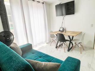 Moderno Apto con AC, 2 baños y excelente ubicación - Floridablanca - 1