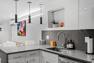 luxury 2 bed 2 bath apt with free parking - 6