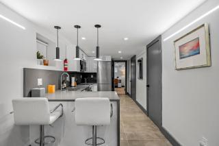 luxury 2 bed 2 bath apt with free parking - 7