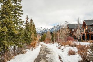 Spring Creek Penthouse by Canadian Rockies Vacation Rentals - 6