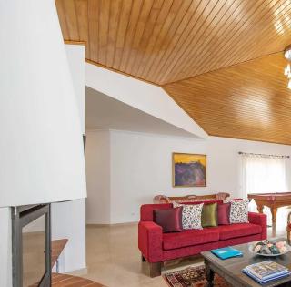 Casa moderna com arquitetura tradicional e piscina - Amoreira - 4
