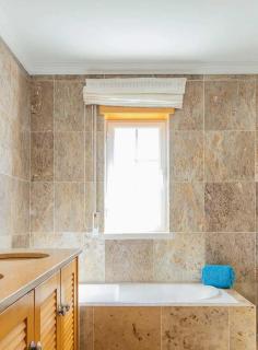 Casa moderna com arquitetura tradicional e piscina - Amoreira - 3